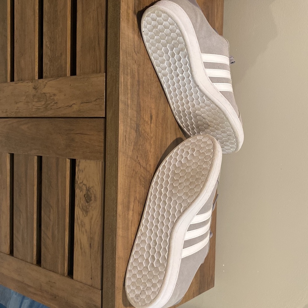 Men’s light gray suede Adidas casual sneaker - Picture 4 of 4